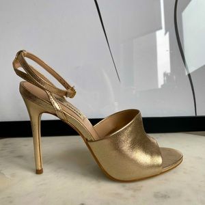 Gold heel